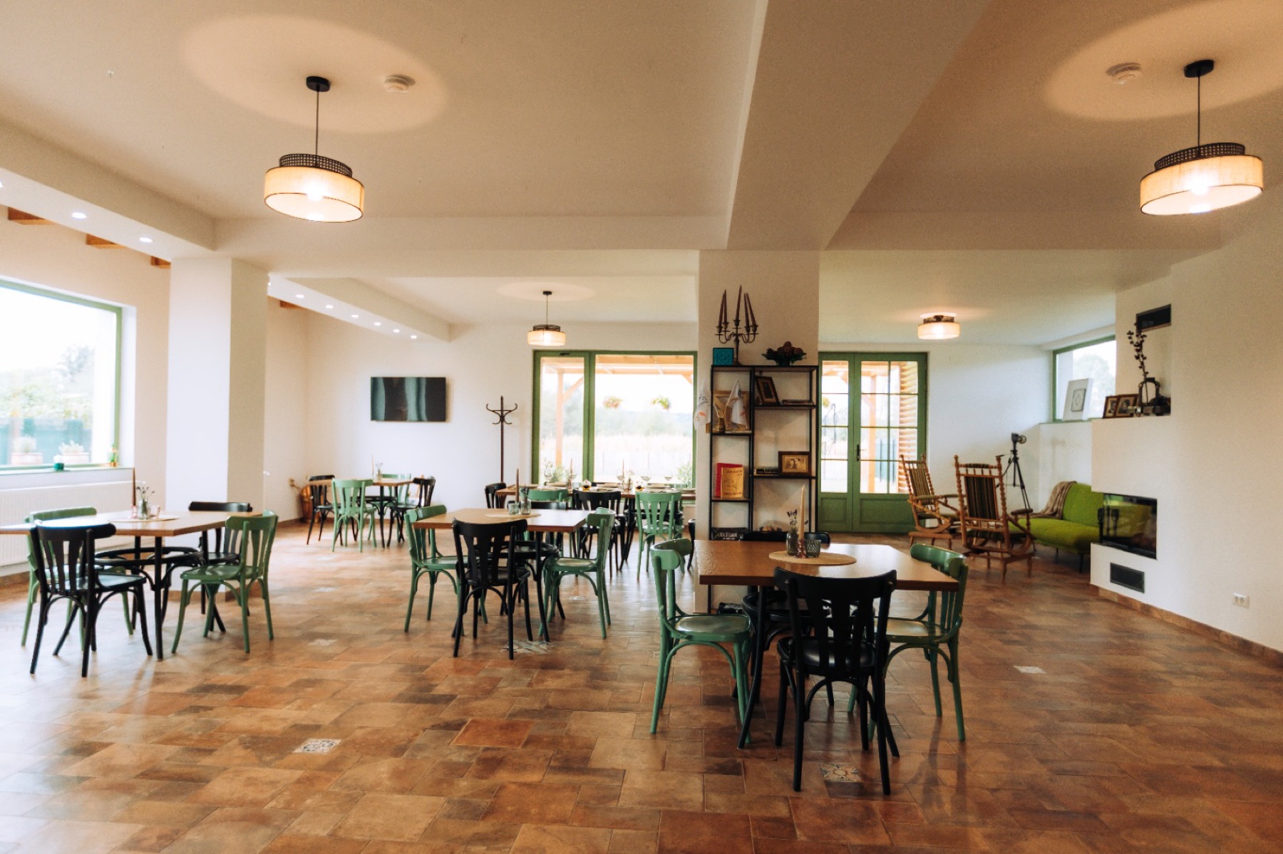 Sala de mese a pensiunii Acasă la Brâncuș