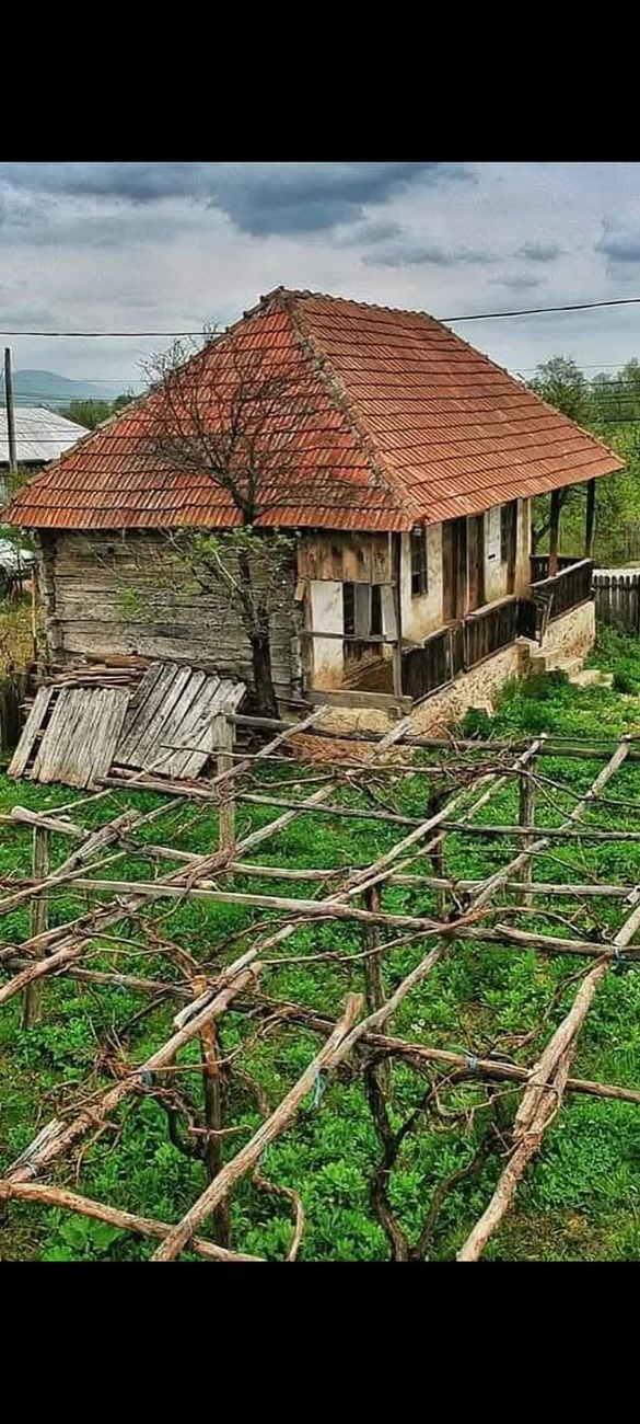 Casa veche, țărănească din Hobița, înainte de renovare